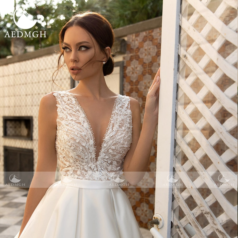 Lace Appliques Beading Wedding Dress