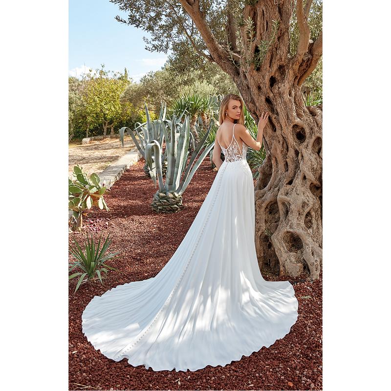 Ivory Lace Satin Chiffon Floor-Length Wedding Gowns