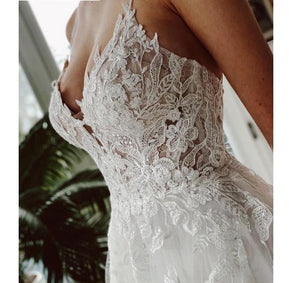 Tulle Lace V-Neck Spaghetti Straps Bridal Gown