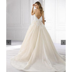 Champagne Tulle Lace V-Neck Sleeveless Wedding Dress